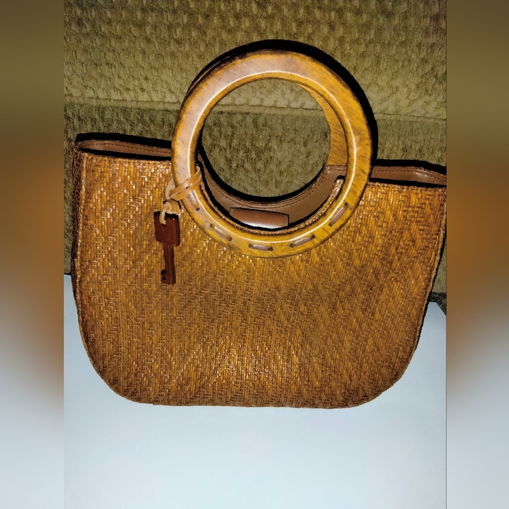 Fossil (Size M) Bamboo Style Weave Double Wood Handle with Fossil Key Tote Bag